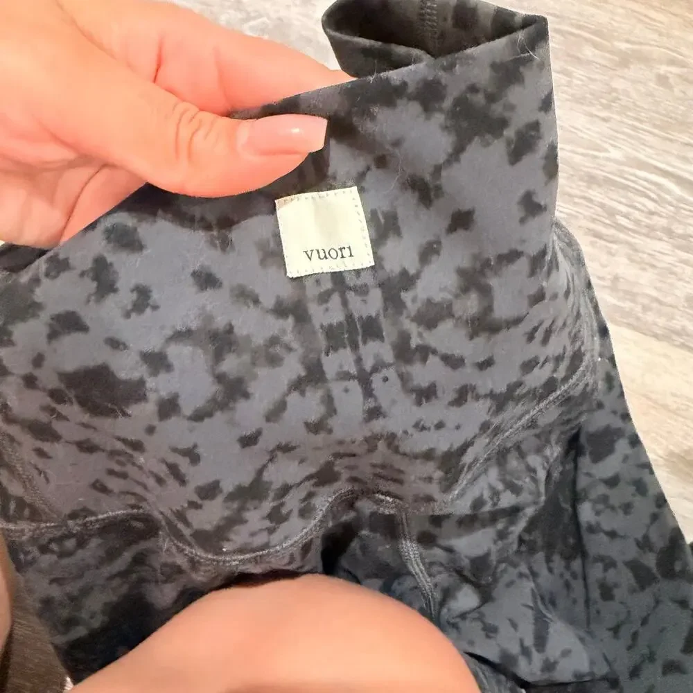 Vuori Black Grey Printed XS Small Leggings - Picture 5 of 5